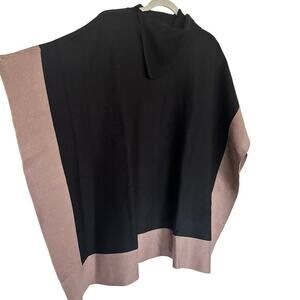 Beautiful Poncho Brand New Felina One Size Color Block Black taupe tan comfort
